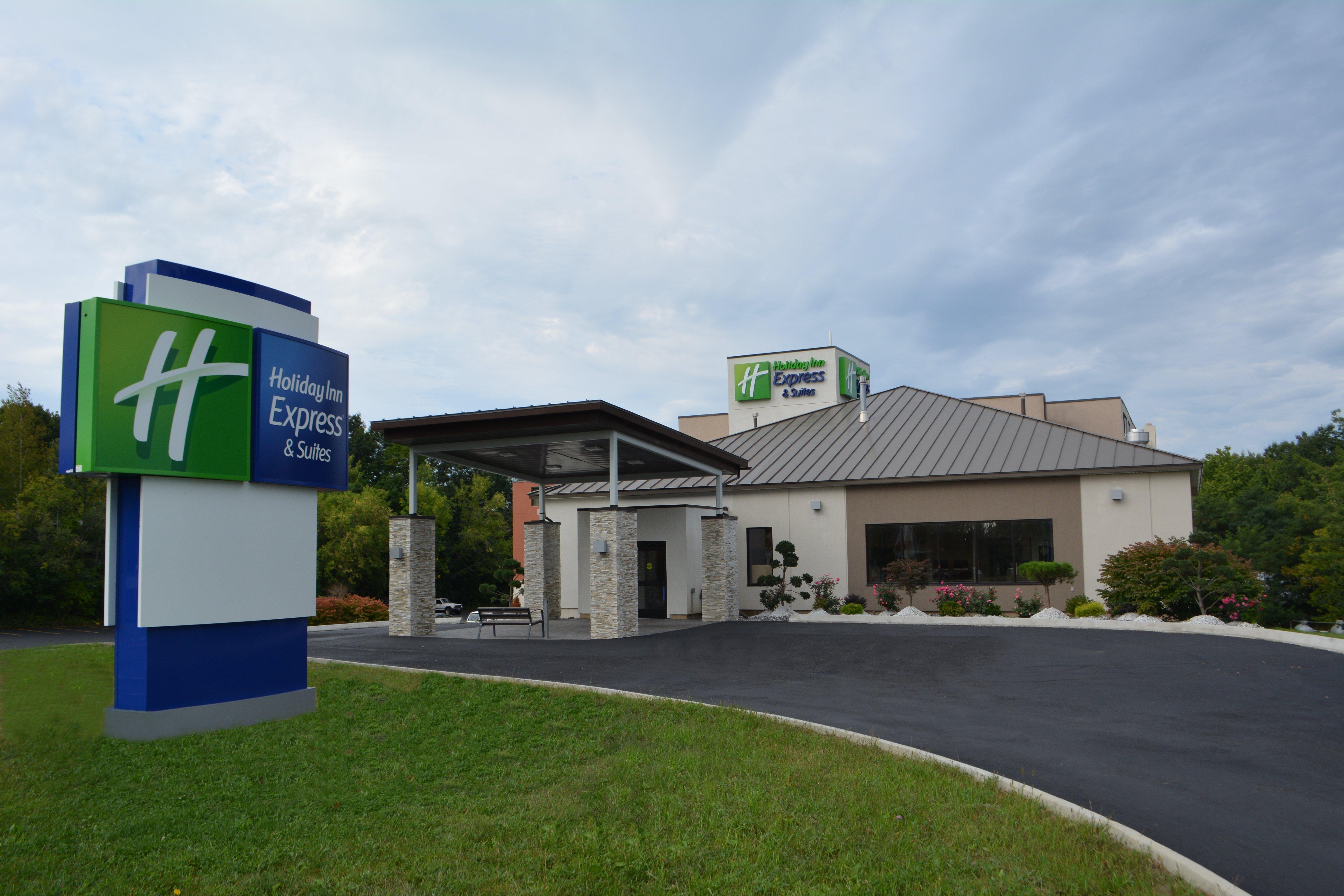 Holiday Inn Express & Suites Waterville - North By Ihg Exteriör bild