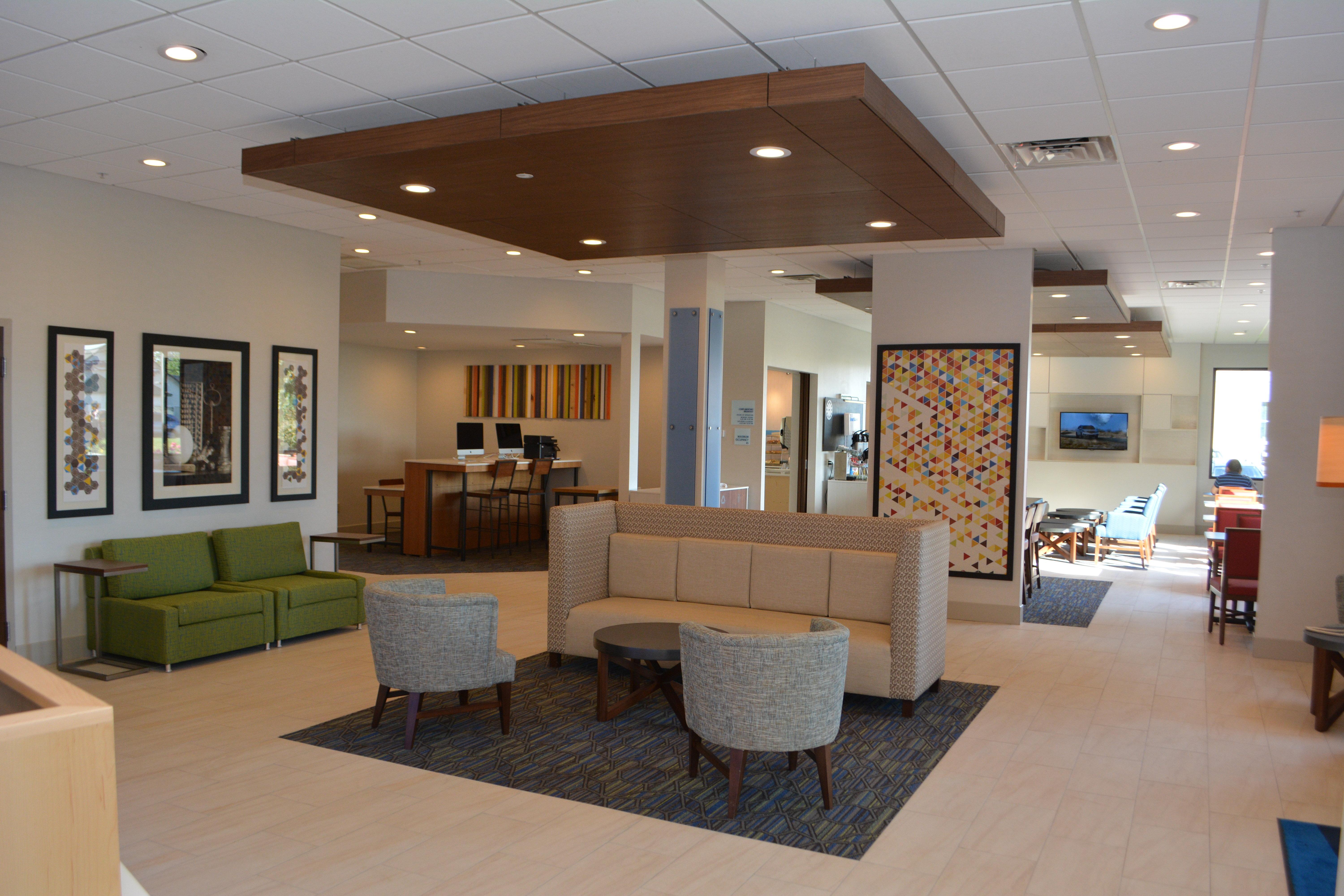 Holiday Inn Express & Suites Waterville - North By Ihg Exteriör bild