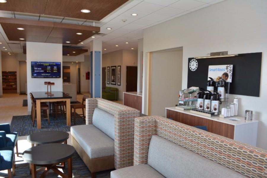 Holiday Inn Express & Suites Waterville - North By Ihg Exteriör bild