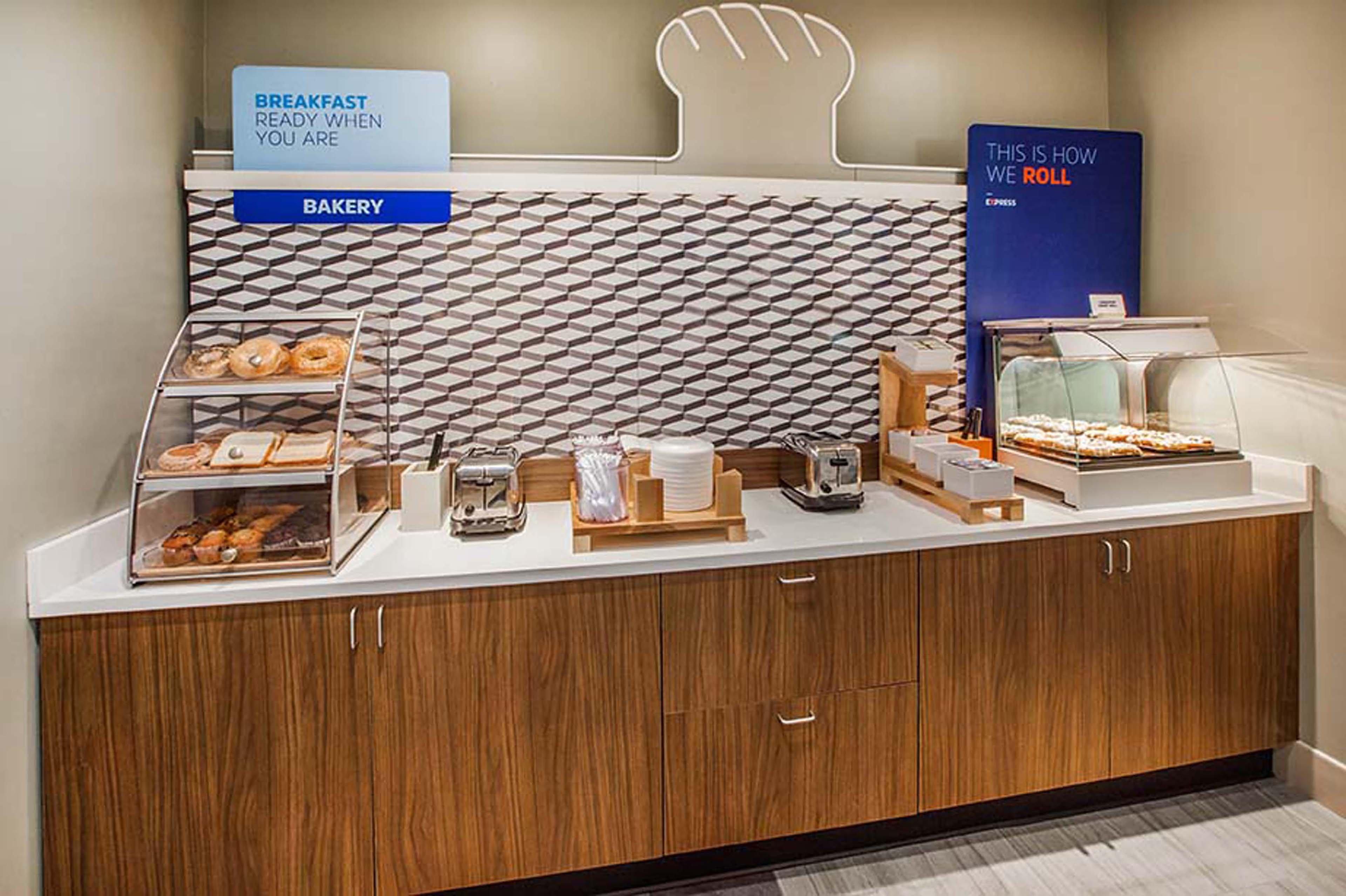 Holiday Inn Express & Suites Waterville - North By Ihg Exteriör bild