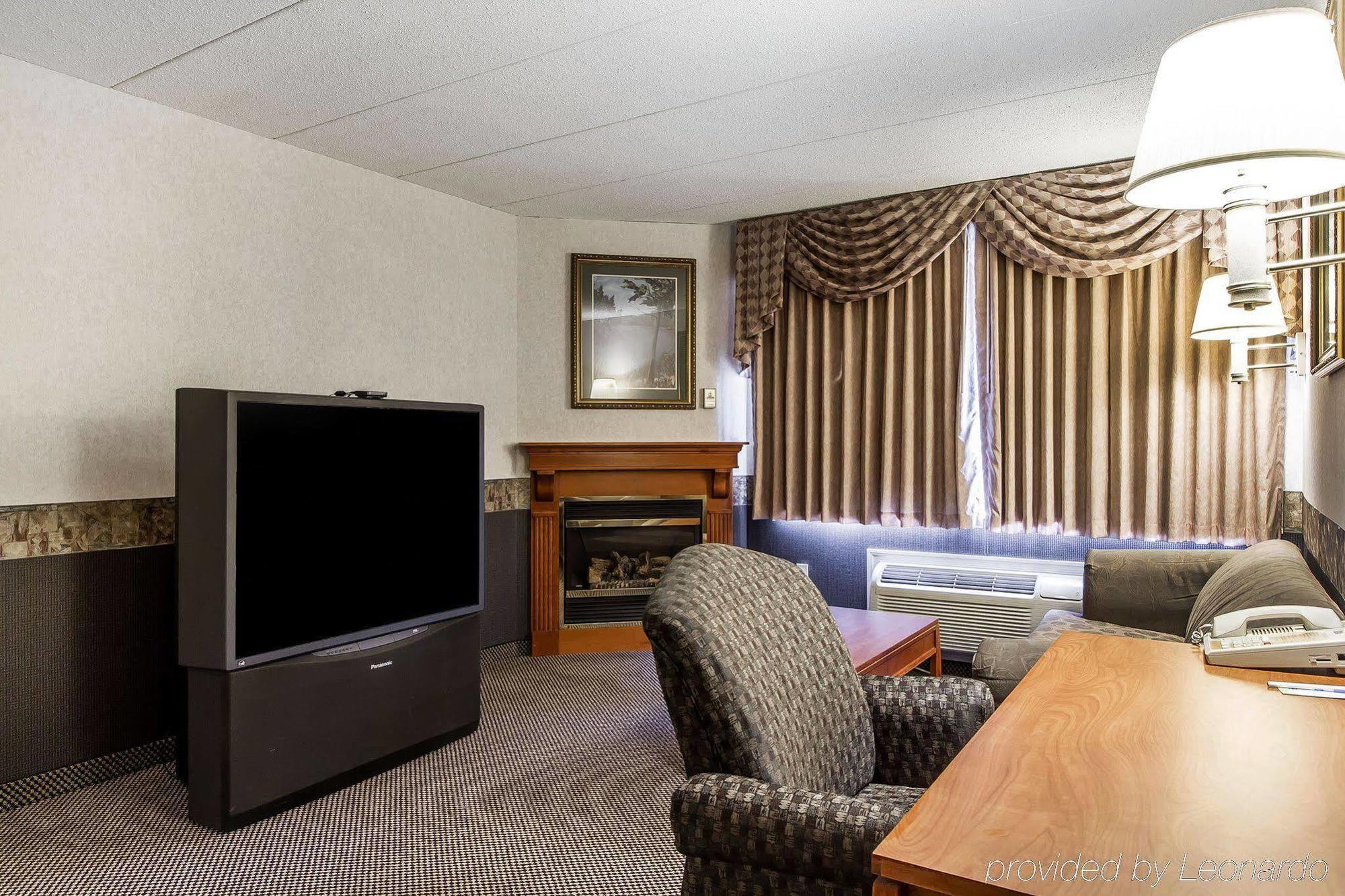 Holiday Inn Express & Suites Waterville - North By Ihg Exteriör bild