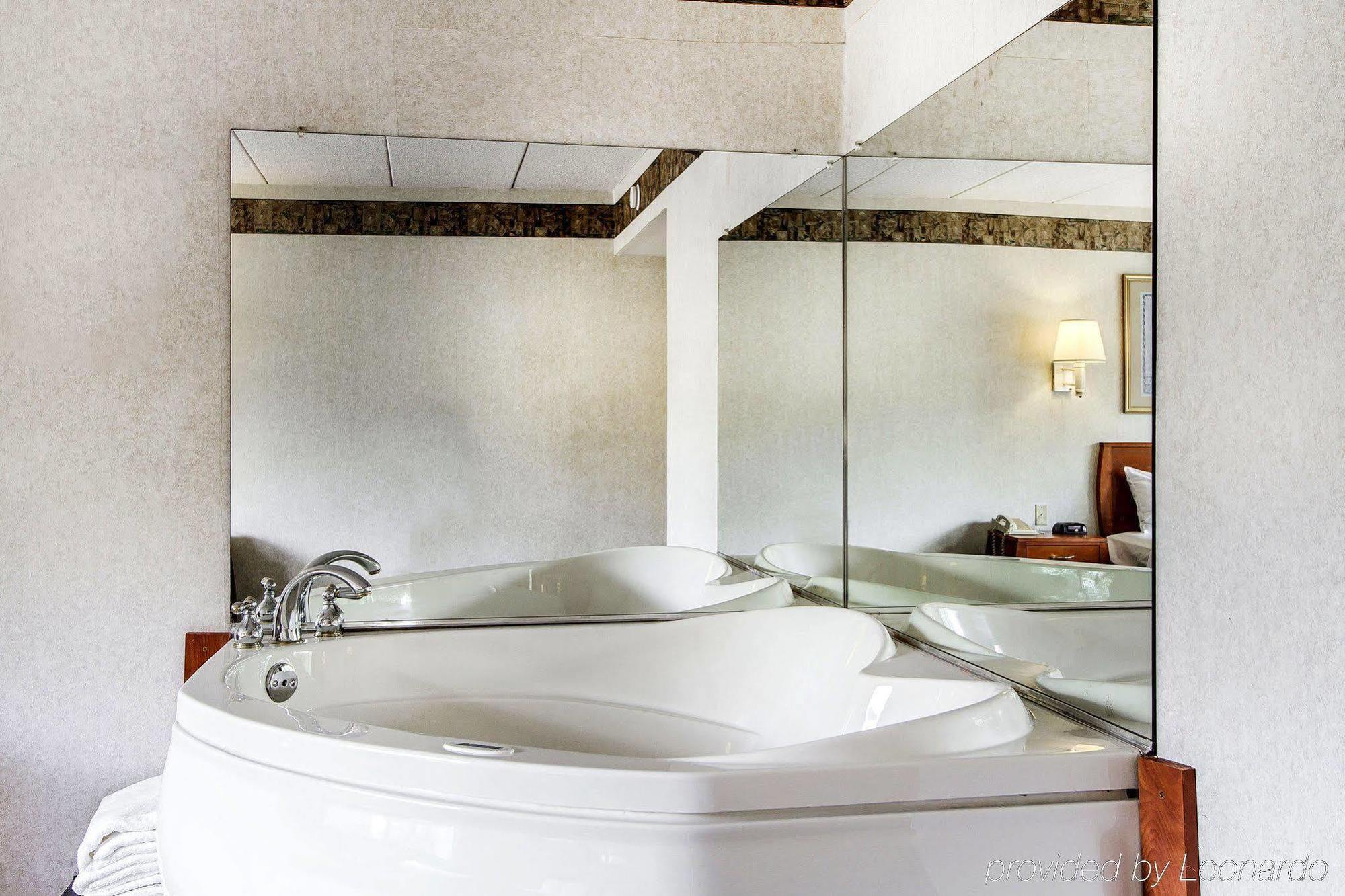 Holiday Inn Express & Suites Waterville - North By Ihg Exteriör bild